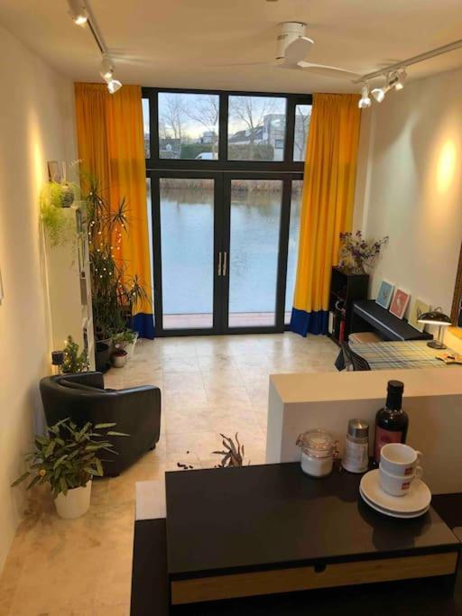 Prachtig Guesthouse Aan Het Water Алмере Екстериор снимка