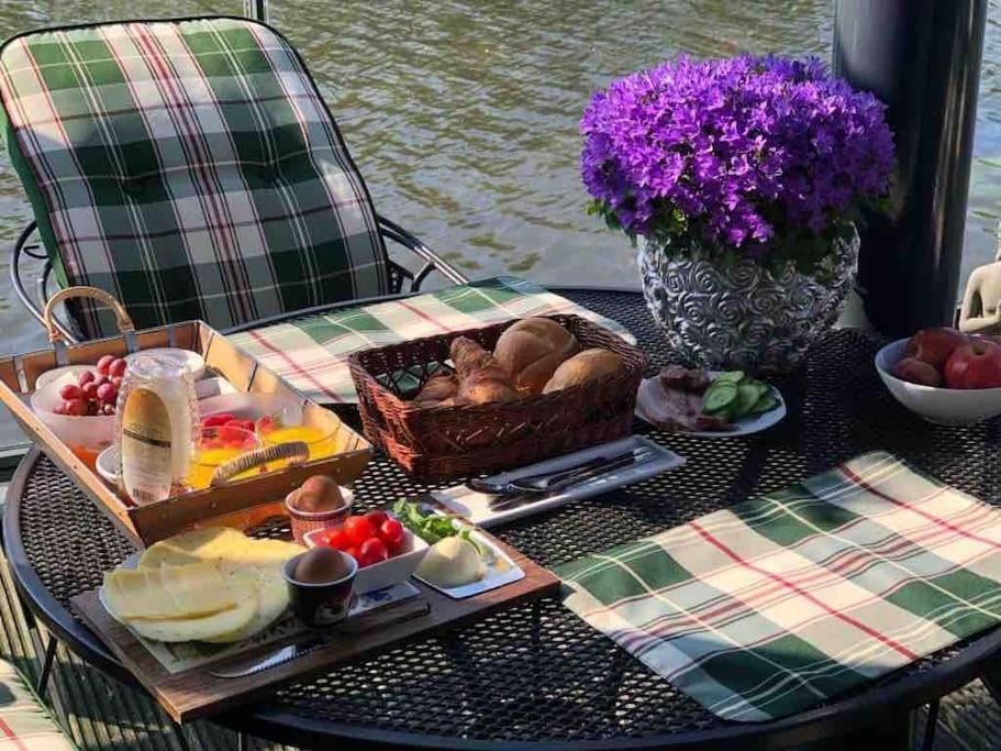Prachtig Guesthouse Aan Het Water Алмере Екстериор снимка
