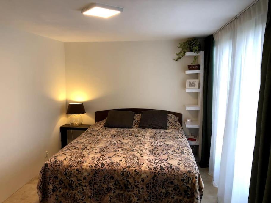 Prachtig Guesthouse Aan Het Water Алмере Екстериор снимка
